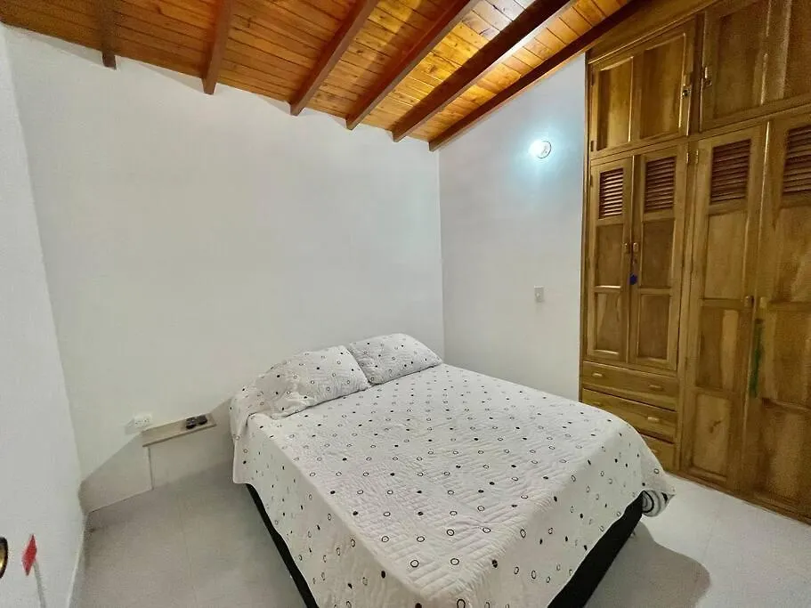 Beautiful 3B Apt 3 Blocks Away Mayorca Mall Sabaneta Apartment